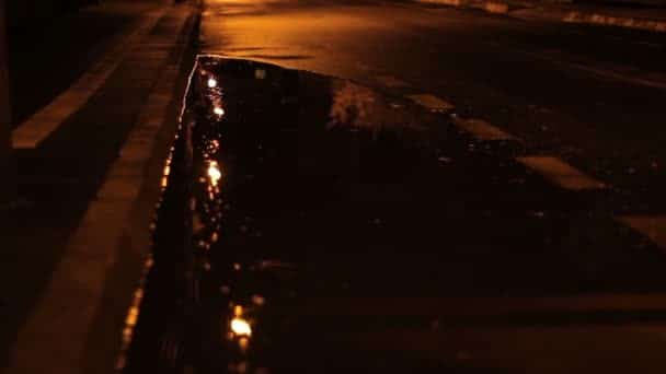 era de noche en el túnel